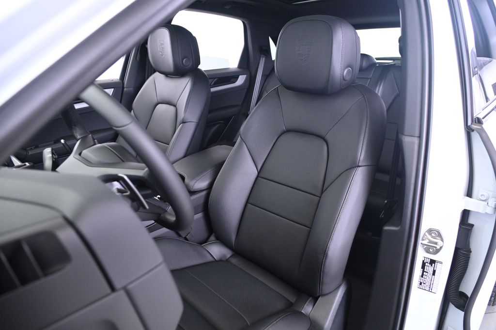 Thumbnail: 2025 Porsche Cayenne - 5