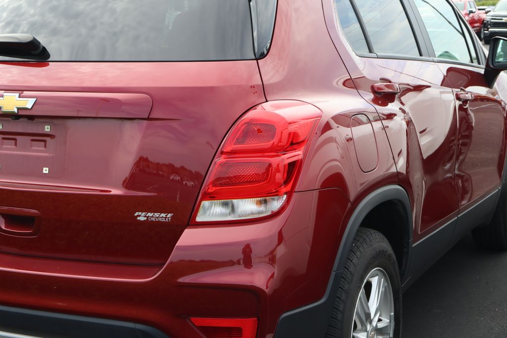 Thumbnail: 2022 Chevrolet Trax - 10