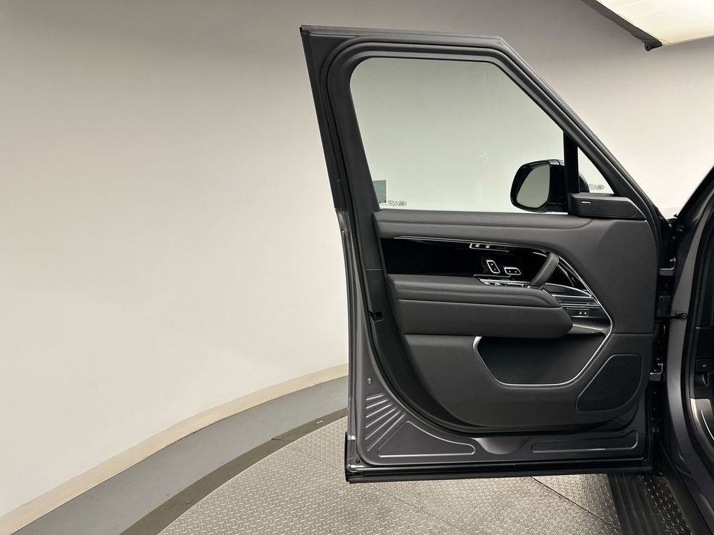Thumbnail: 2025 Land Rover Range Rover - 9