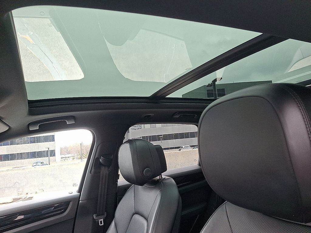 Thumbnail: 2023 Porsche Cayenne - 17