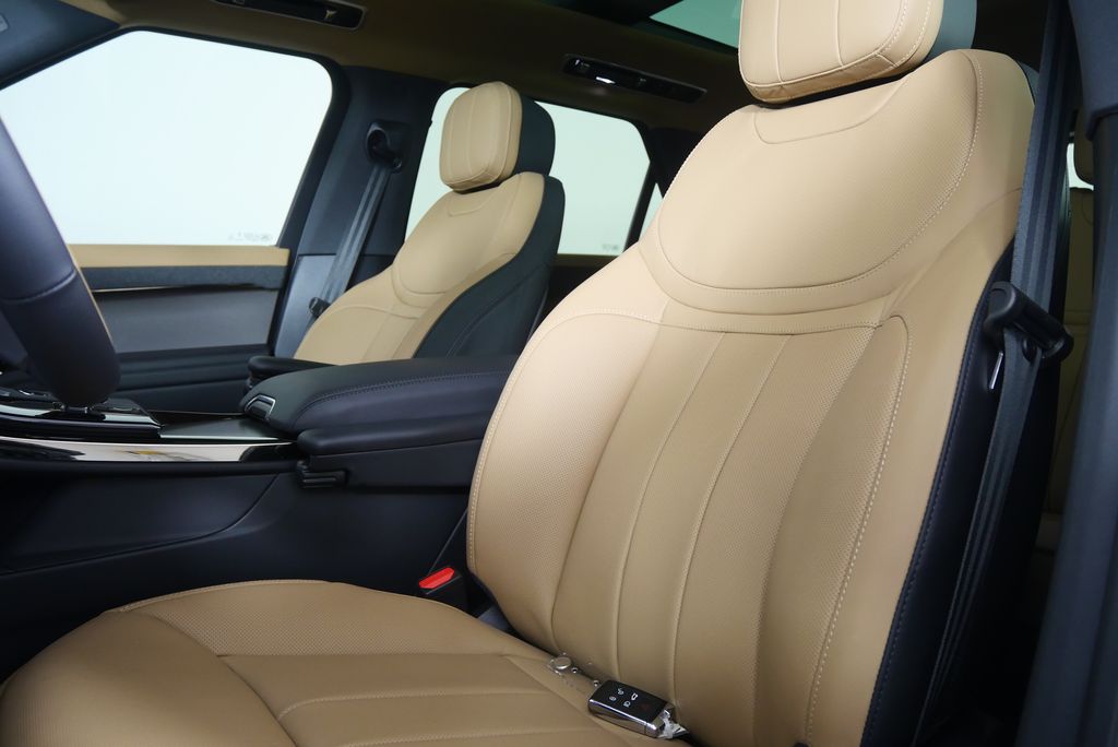 Thumbnail: 2025 Land Rover Range Rover Sport - 12