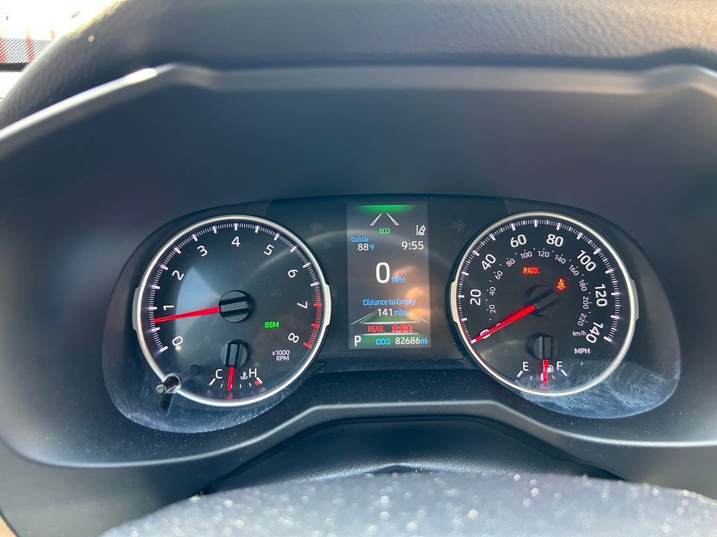 2021 Toyota RAV4 XLE Premium 16