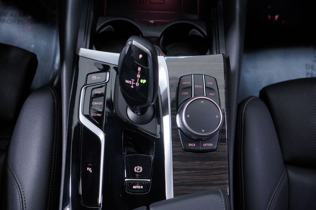 Thumbnail: 2022 BMW 5 Series - 14