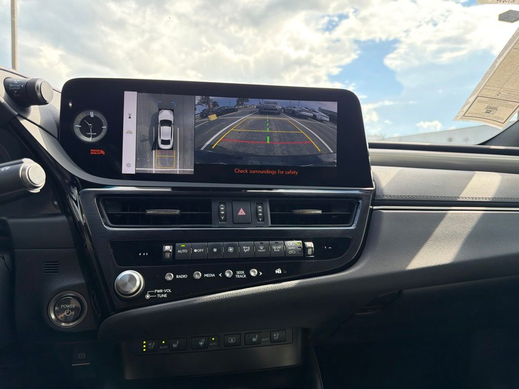 Thumbnail: 2024 Lexus ES - 17