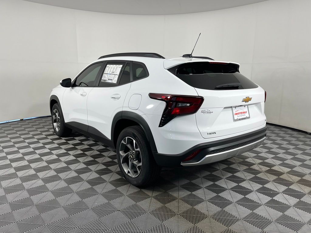 Thumbnail: 2026 Chevrolet Trax - 5