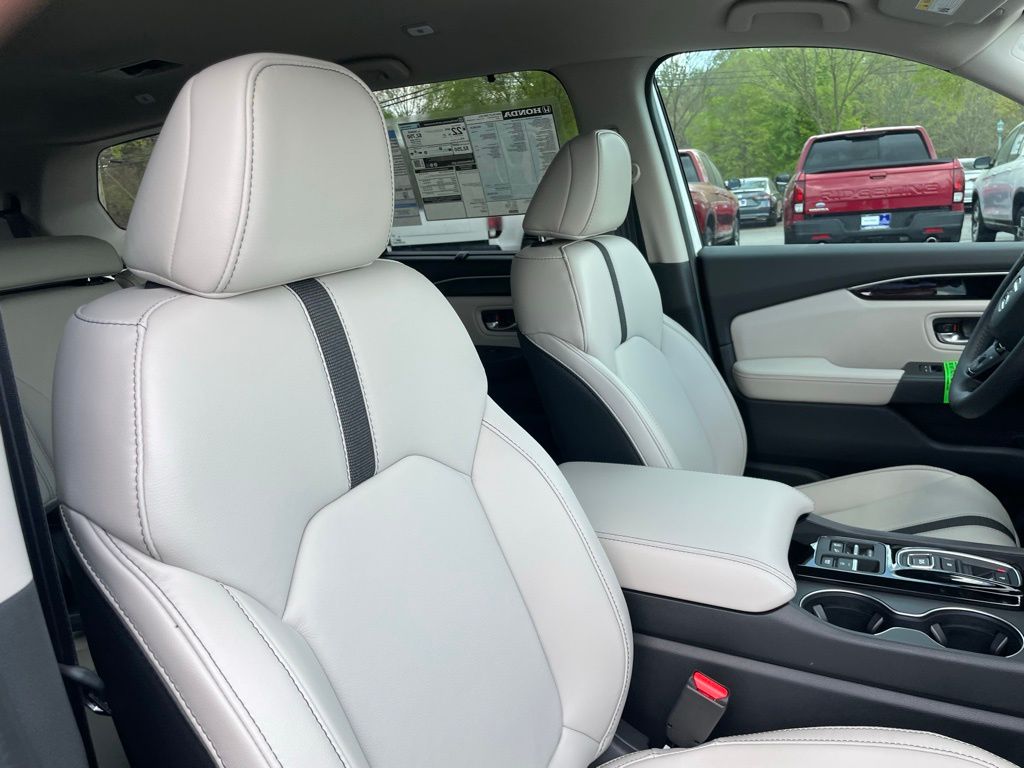 Thumbnail: 2026 Honda Pilot - 32