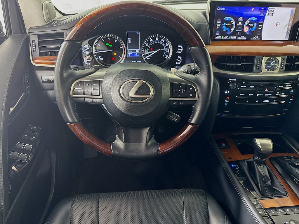 2019 Lexus LX 570 23