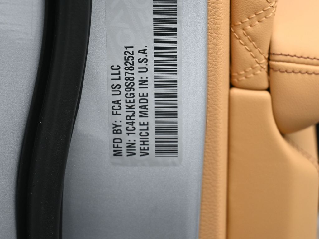 New 2025 Silver Zynith Jeep Summit image 22