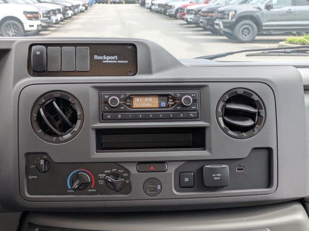 2025 Ford E-350 Cutaway 