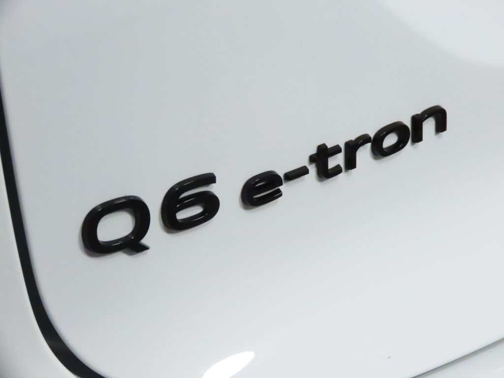 Thumbnail: 2027 Audi Q6 e-tron - 9