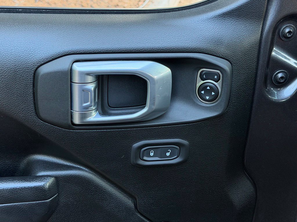 2023 Jeep Wrangler #32