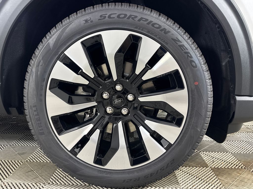 New 2026 White Ford Platinum image 16