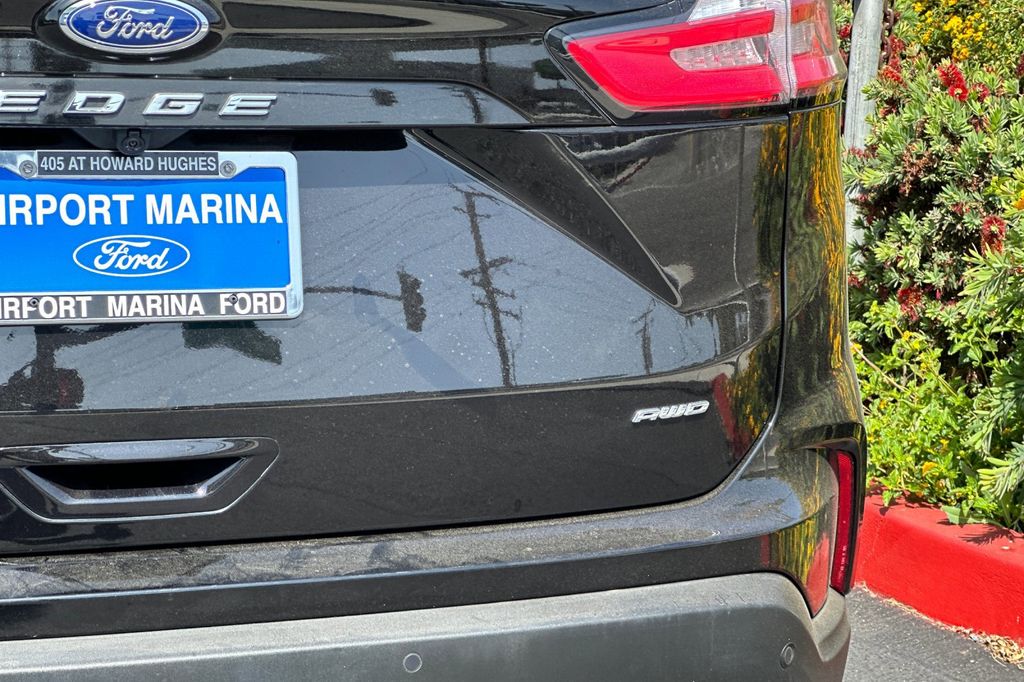 2022 Ford Edge SEL photo