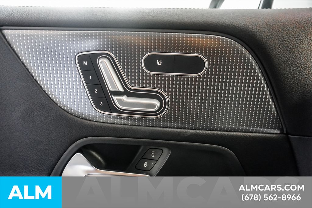 Used 2022 White Mercedes-Benz GLB 250 image 51