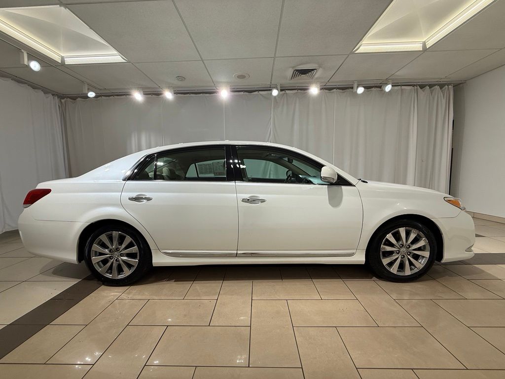 Thumbnail: 2012 Toyota Avalon - 6