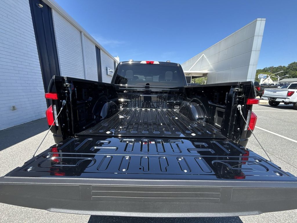 Used 2025 Black Metallic Ford Flash image 19