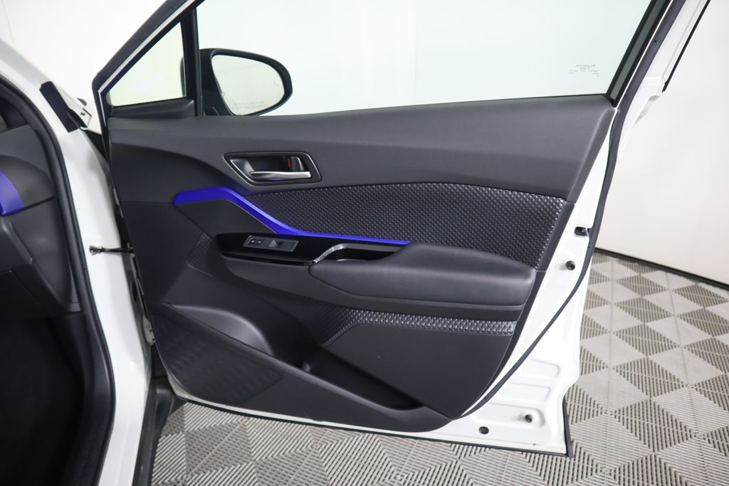 2021 Toyota C-HR LE 25