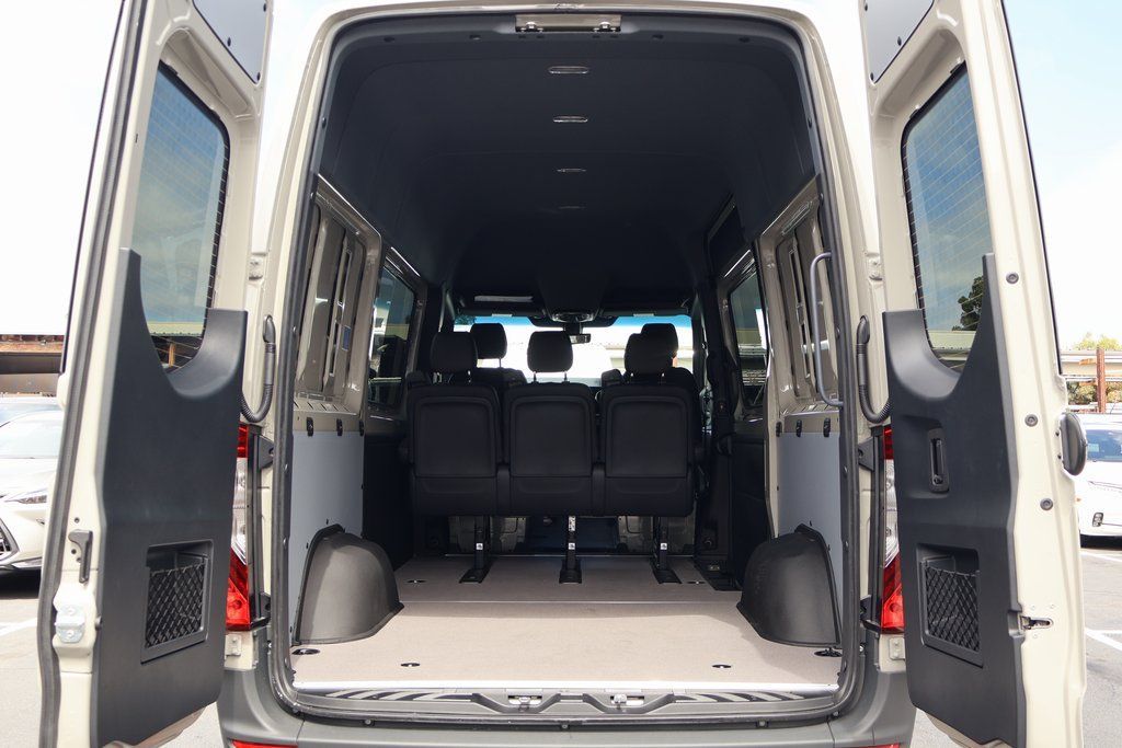 Thumbnail: 2026 Mercedes-Benz Sprinter - 9