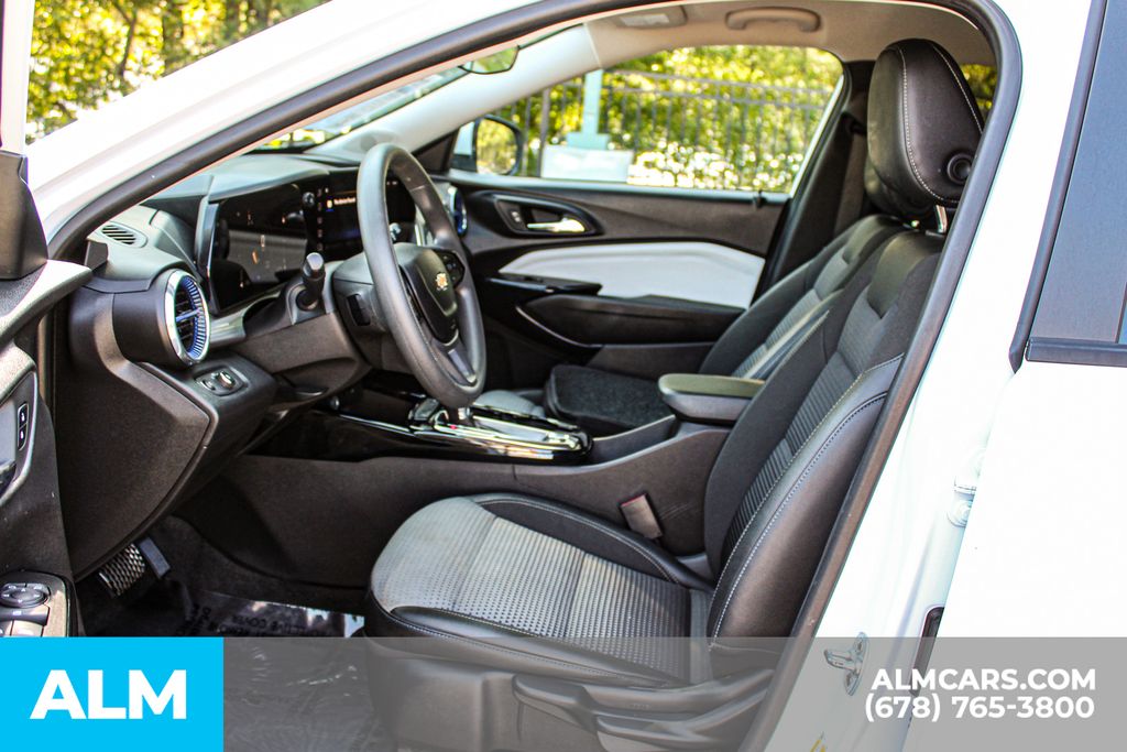 Used 2025 White Chevrolet LT image 16