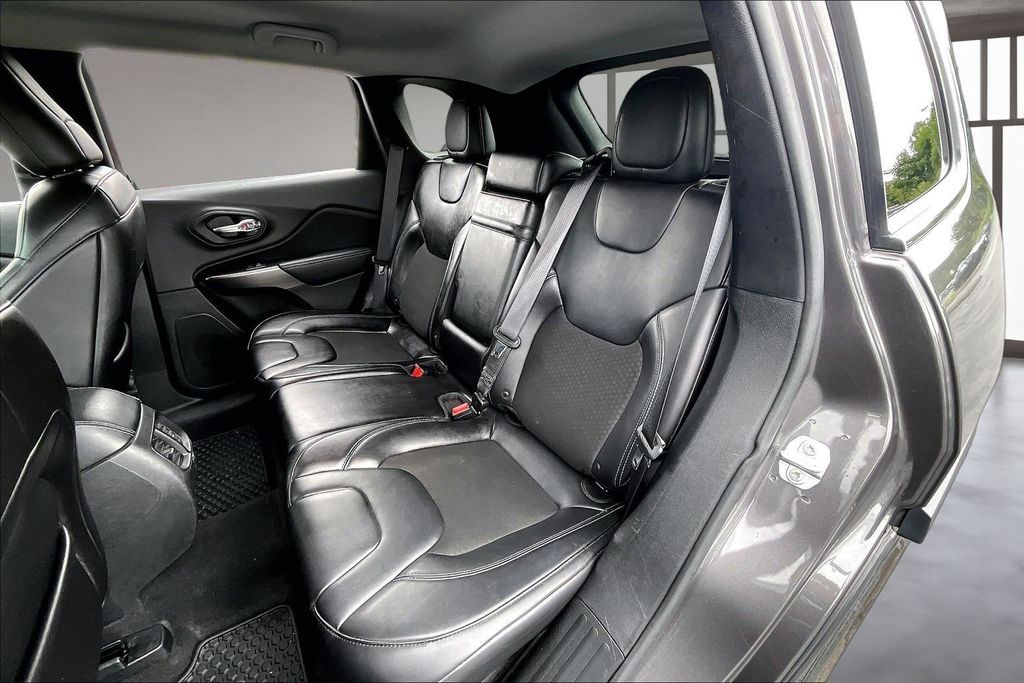 Used 2019 Jeep Cherokee SUV