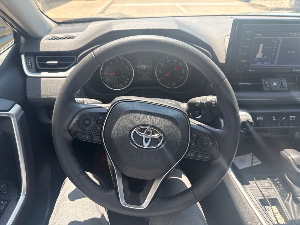 Used 2022 Gray Toyota XLE Premium image 23