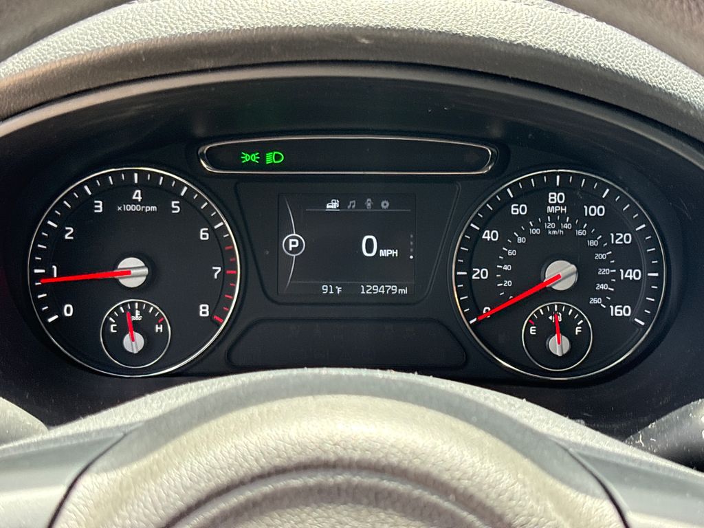 Used 2017 Silver Kia LX image 22