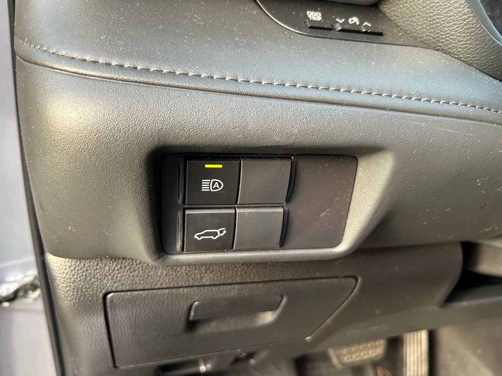 Thumbnail: 2022 Toyota Highlander - 18