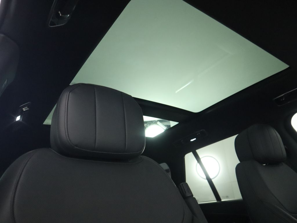 Thumbnail: 2023 Land Rover Range Rover - 19