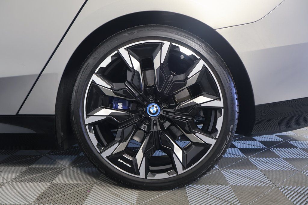 Thumbnail: 2025 BMW i5 - 16