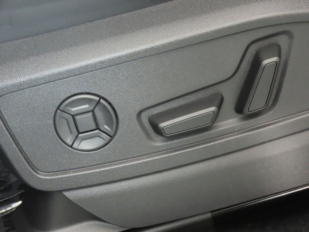 Thumbnail: 2025 Audi Q5 - 32