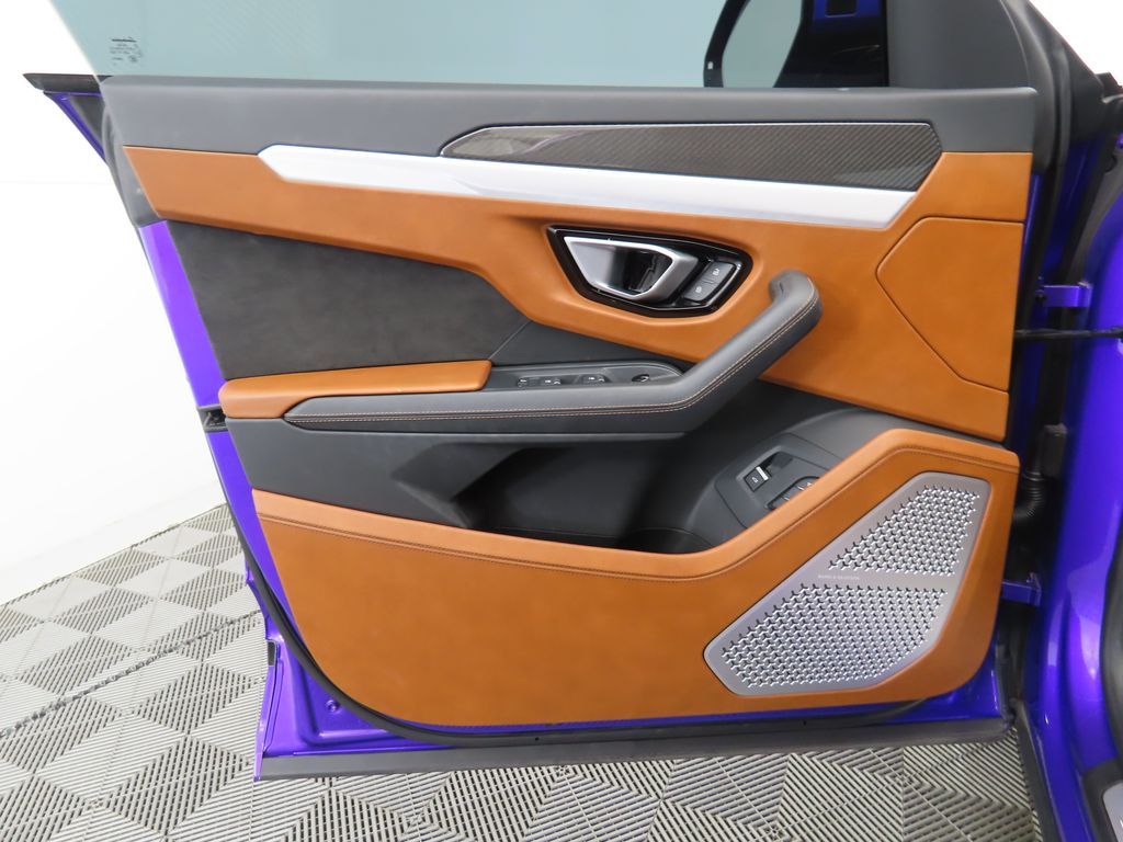 Thumbnail: 2022 Lamborghini Urus - 25