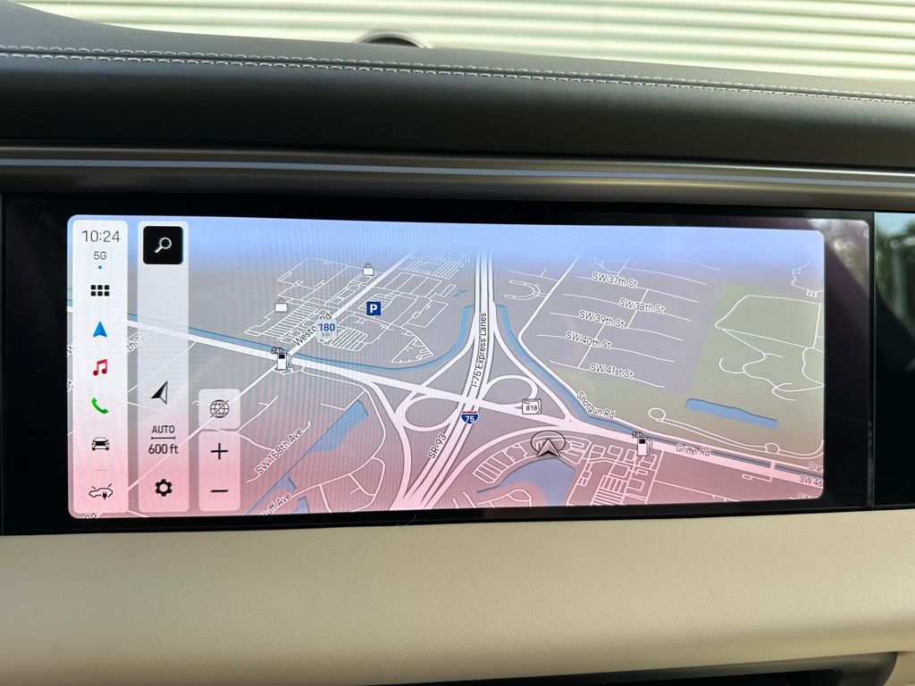 Thumbnail: 2025 Porsche Macan - 31