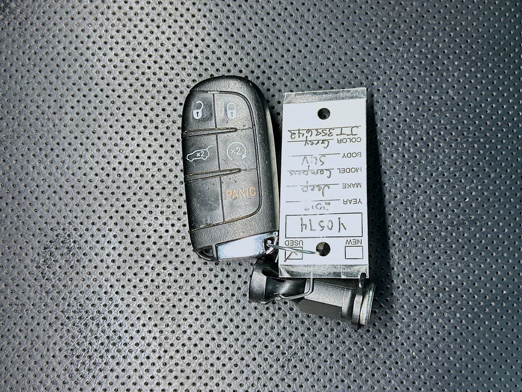 Used 2018 Gray Jeep Limited image 35