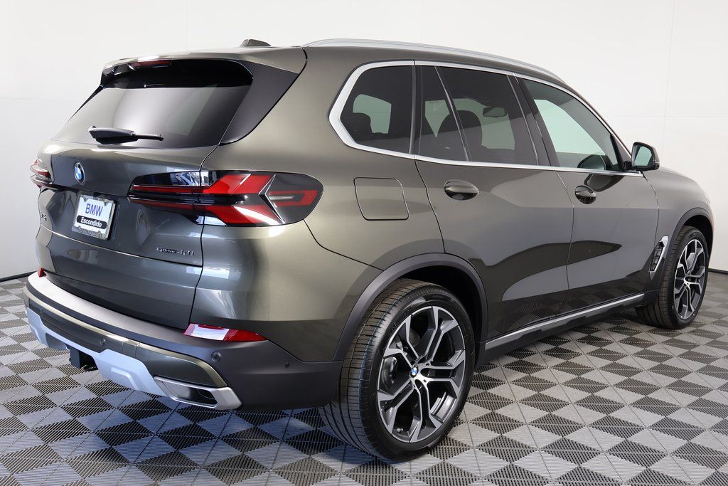 Thumbnail: 2026 BMW X5 - 2