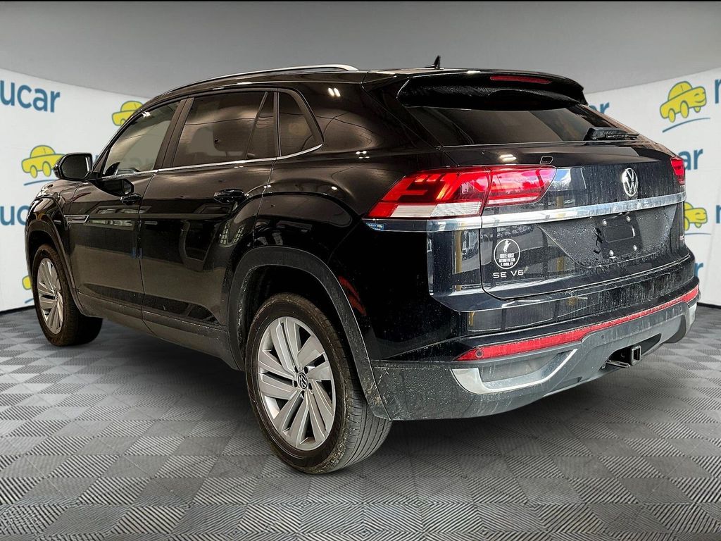 2022 Volkswagen Atlas Cross Sport — photo 3