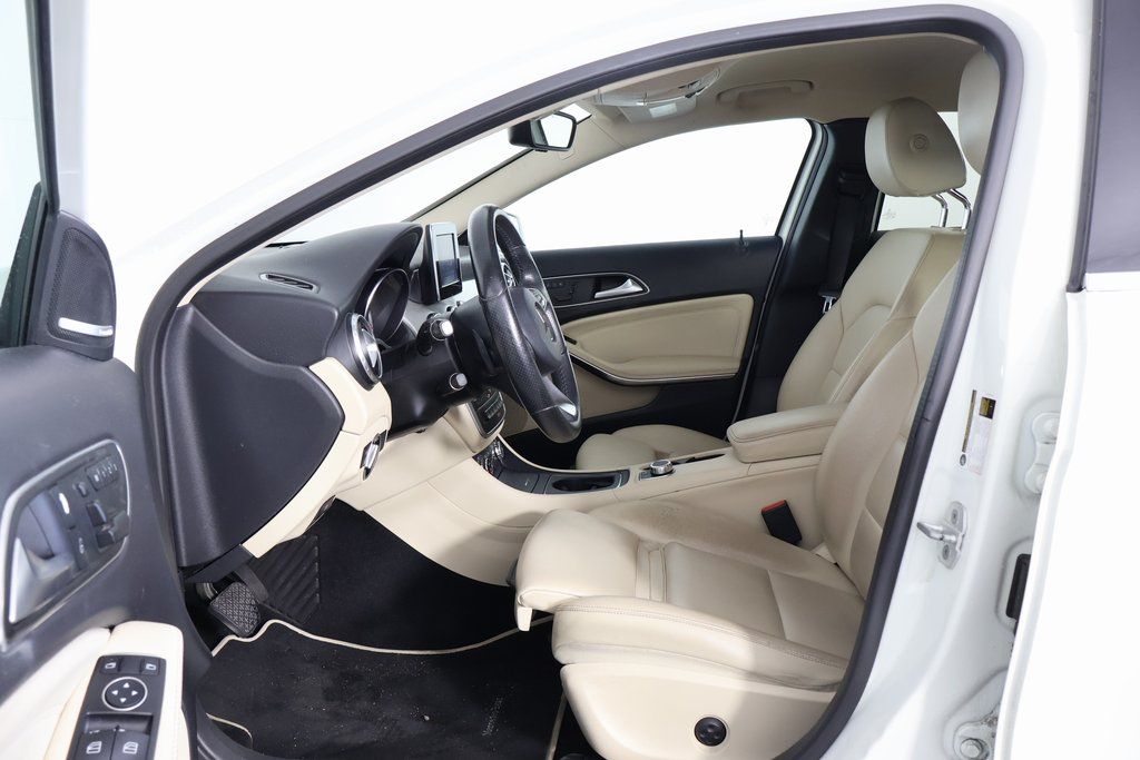 Thumbnail: 2017 Mercedes-Benz GLA - 10