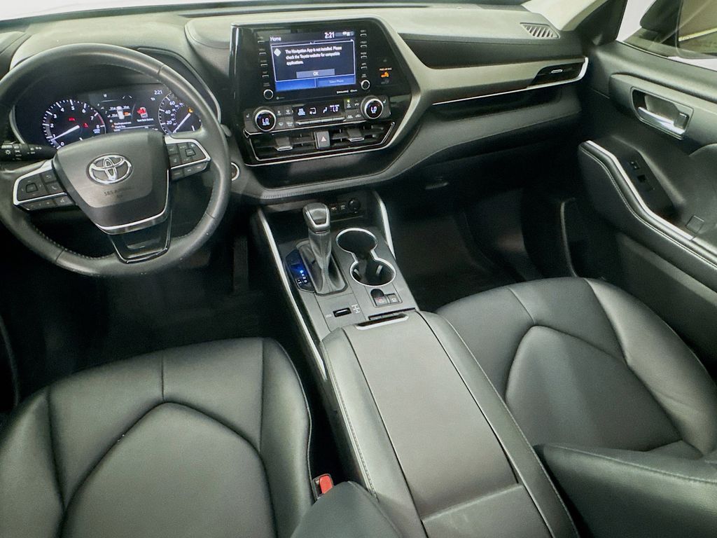 Used Car 2021 Toyota Highlander  Xle For Sale Under $30,000 In Austin, Texas