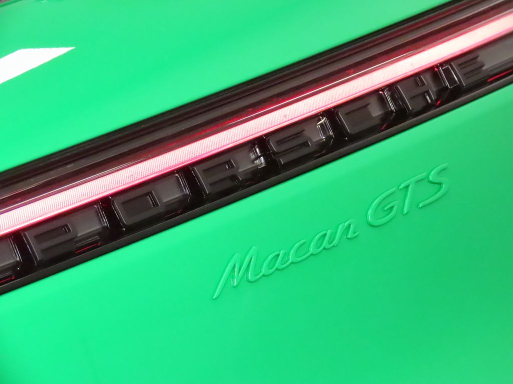 Thumbnail: 2026 Porsche Macan - 12