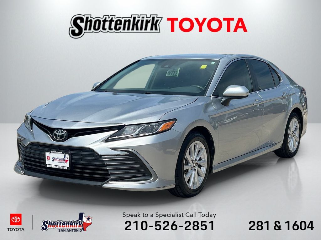 2021 Toyota Camry 2.5 Auto LE's photo