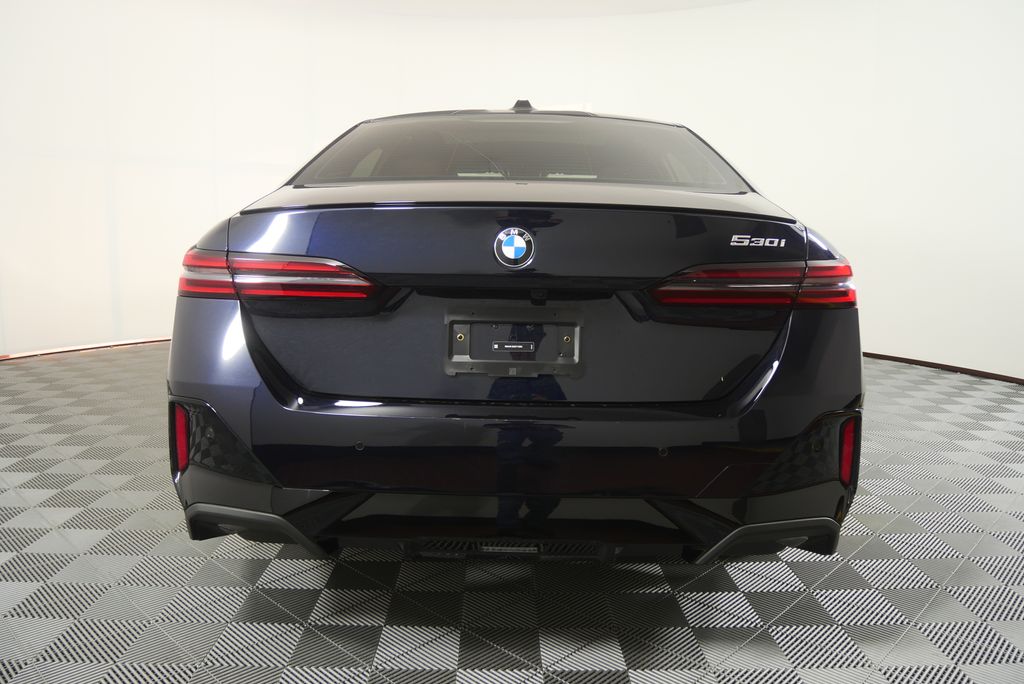 Thumbnail: 2025 BMW 5 Series - 4