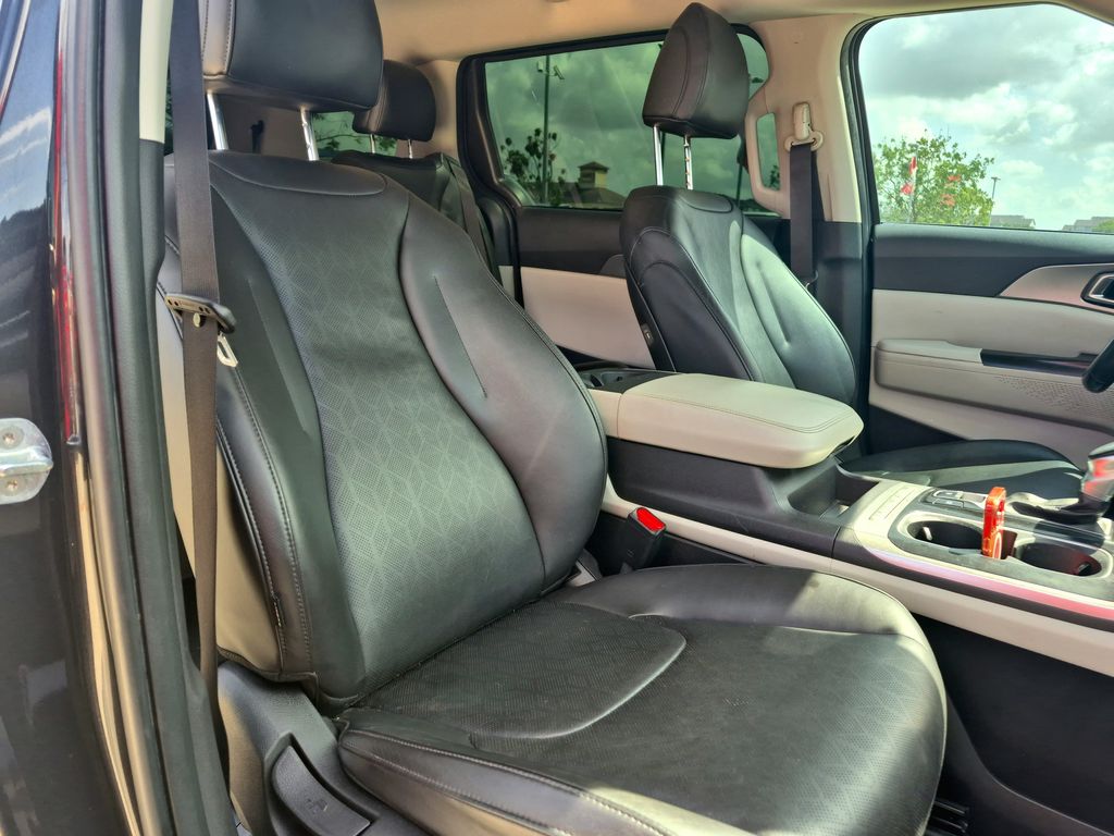 2022 Kia Carnival LXS Gray at Shottenkirk Kia Fort Bend