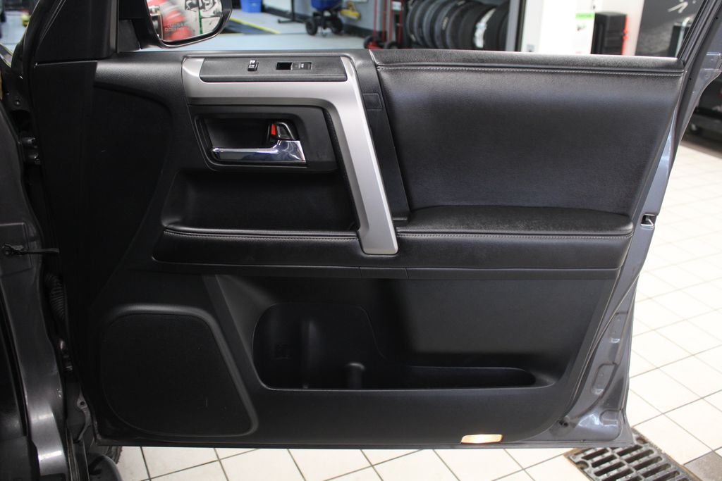 Thumbnail: 2015 Toyota 4Runner - 24