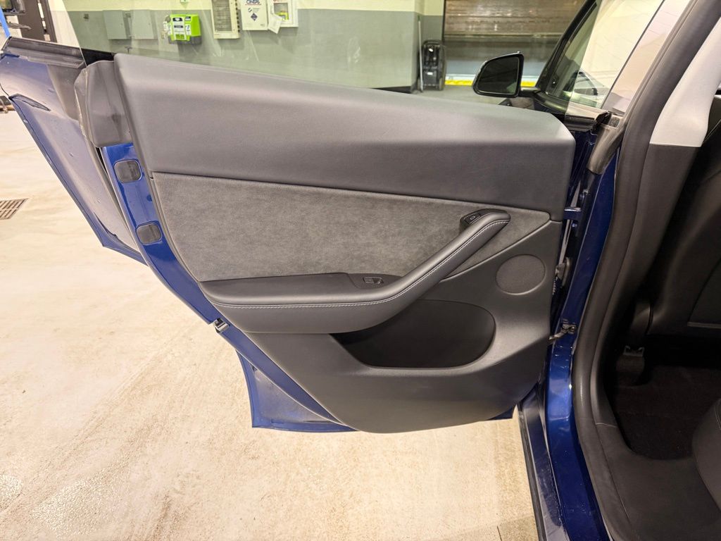 Thumbnail: 2022 Tesla Model Y - 17