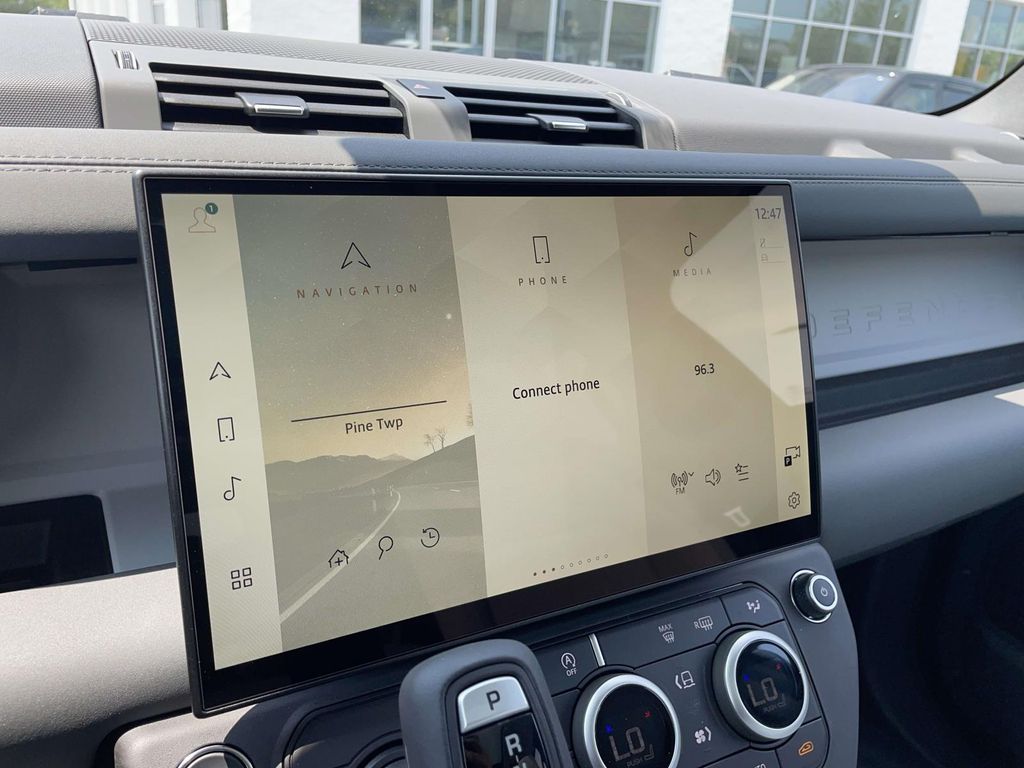 New 2026 Black Land Rover X-Dynamic SE image 25