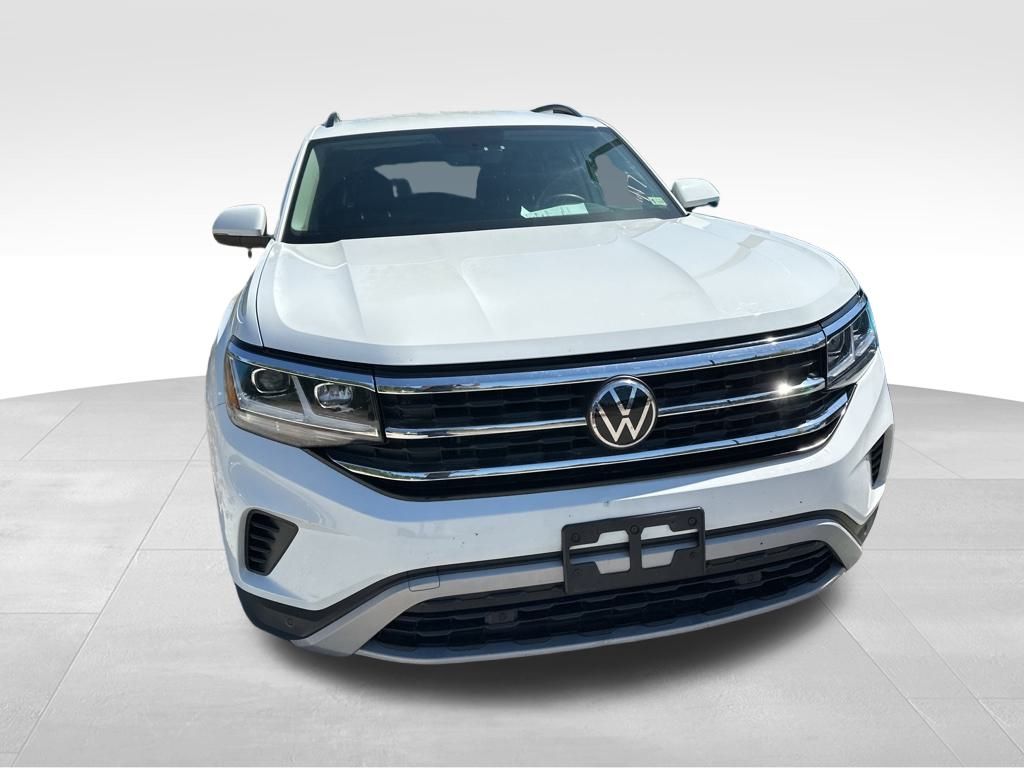 2022 Pure White Volkswagen Atlas 3.6L V6 SE w/Technology AWD SUV