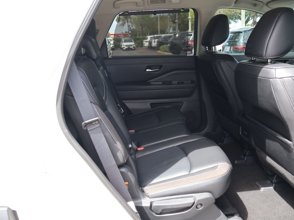 Used 2024 White Nissan SL image 37
