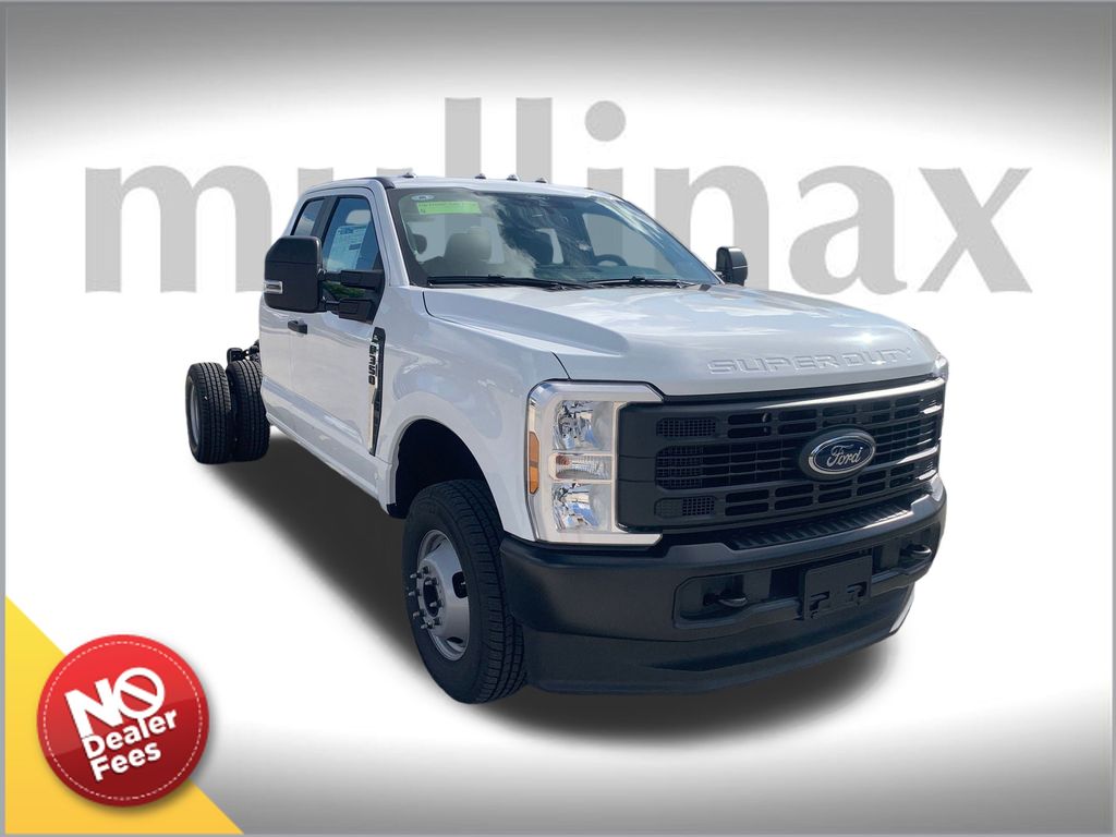 2025 Ford F-350 Super Duty Chassis Cab XL's photo