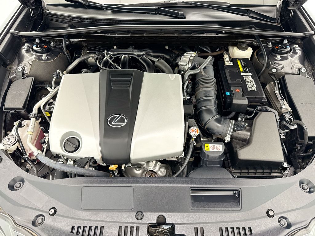 Thumbnail: 2022 Lexus ES - 28