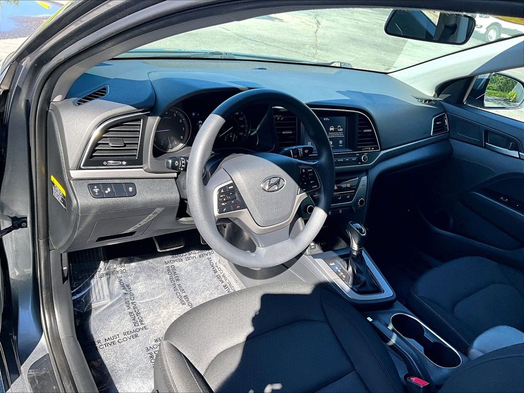 2018 Hyundai Elantra — photo 8