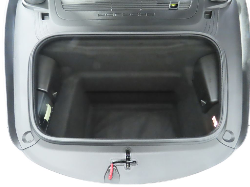 Thumbnail: 2018 Porsche 911 - 28